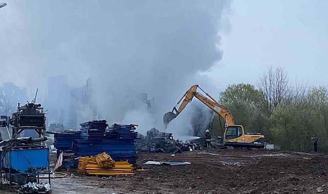 Kocaeli'ndeki fabrika yangınında soğutma çalışmaları sürüyor