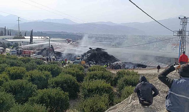 Konteyner işçi yatakhanesi alevlere teslim oldu