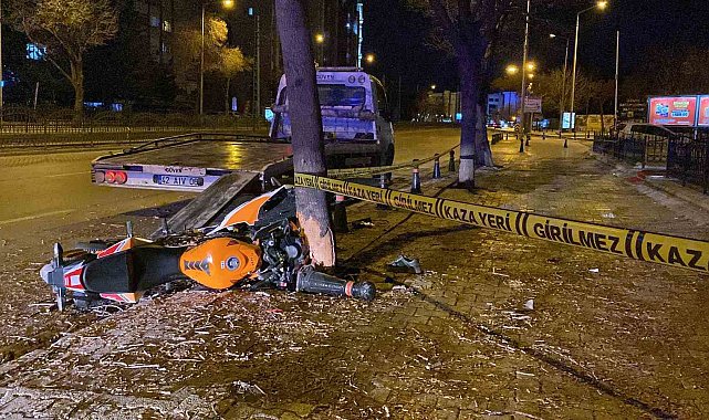 Konya'da ağaca çarparak ağır yaralanan motosikletin sürücüsü hayatını kaybetti