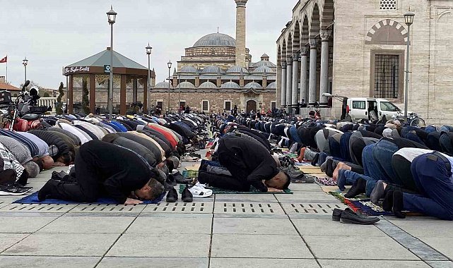 Konya'da Ramazan ayının son Cuma namazı kılındı