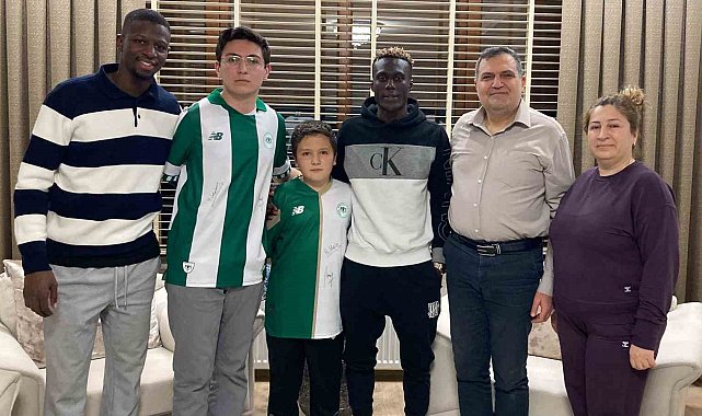 Konyasporlu Ndao ve Keyta oruçlarını Konyalı aileyle açtı