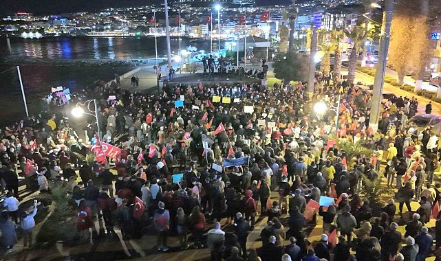 Kuşadası'nda demokrasi ve dayanışma yürüyüşü