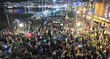Kuşadası'nda demokrasi ve dayanışma yürüyüşü