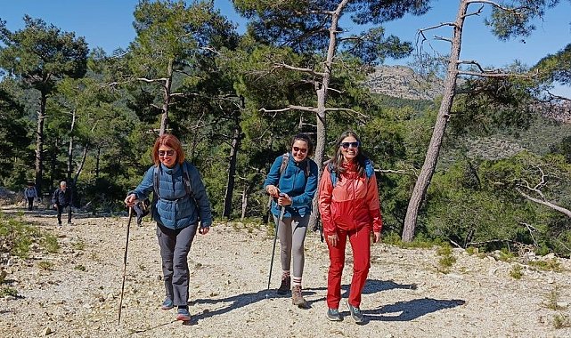 Kuşadası'ndaki turist rehberleri Latmos'u gezdi