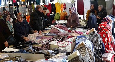 Kütahya'da Bayram Pazarı ilgi görüyor