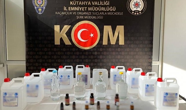 Kütahya'da kargodan 10 litre, iki evden 55 litre etil alkol ele geçirildi