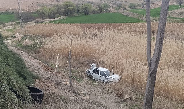 Lastiği patlayan otomobil şarampole yuvarlandı: 1 yaralı