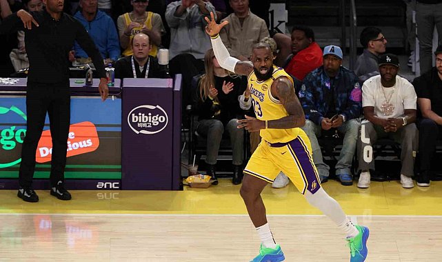 LeBron James, NBA'de 50 bin sayı barajını geçen ilk isim oldu