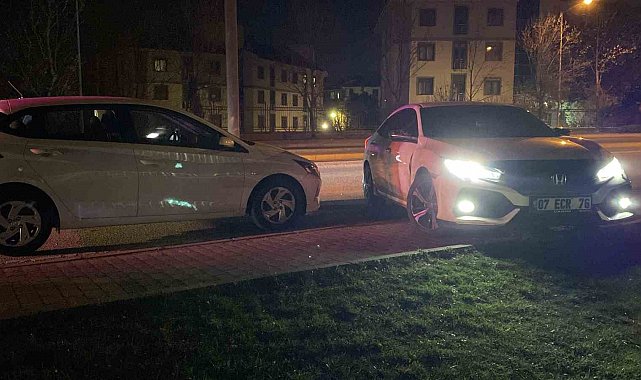 Maddi hasarla atlatılan kaza sonrası sürücüler arasında tartışma çıktı