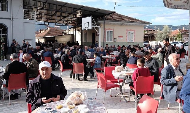 Mahalleli geleneksel bayram yemeğinde buluştu