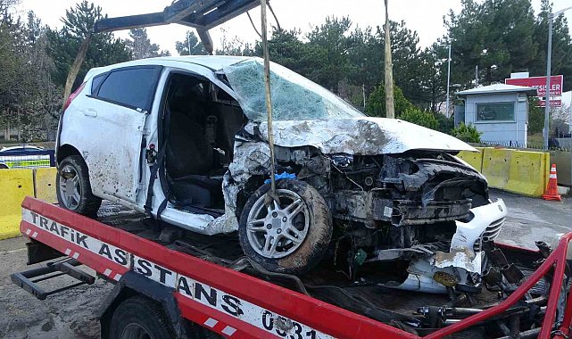 Malatya'da kontrolden çıkan otomobil 2 araca çarparak durabildi: 3 yaralı