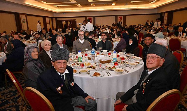 Manisa Büyükşehir son iftarda şehit aileleri ve gazileri ağırladı