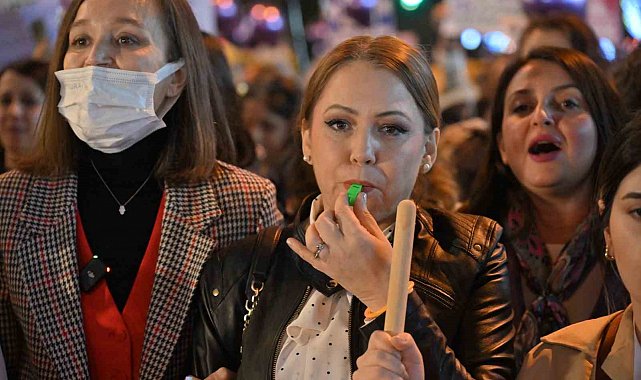 Manisalı kadınlar eşitlik ve özgürlük için yürüdü