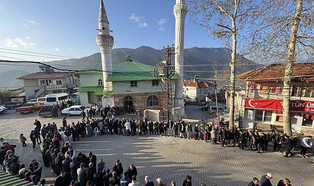 Mersin'de gelenek sürüyor, bayramlaşmak için kuyruk oluşturdular