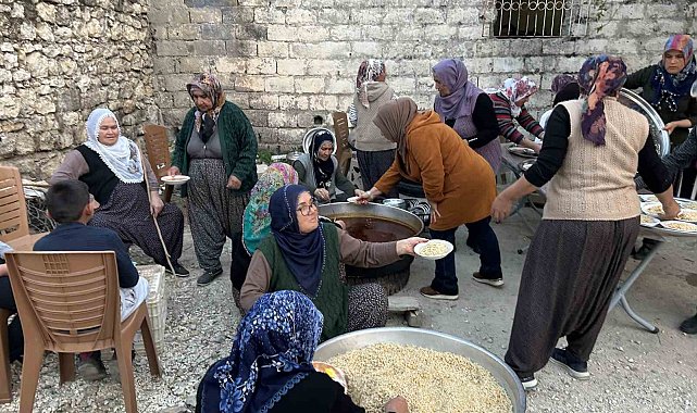 Mersin'de köy sakinlerinden imece usulü iftar