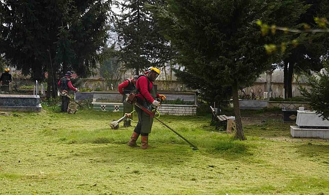Mezarlıklar bayrama hazırlıyor