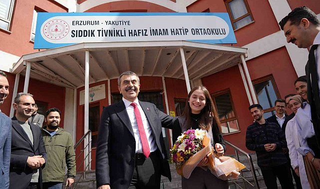 Milli Eğitim Bakanı Tekin'den matematik öğretmenine sürpriz doğum günü kutlaması
