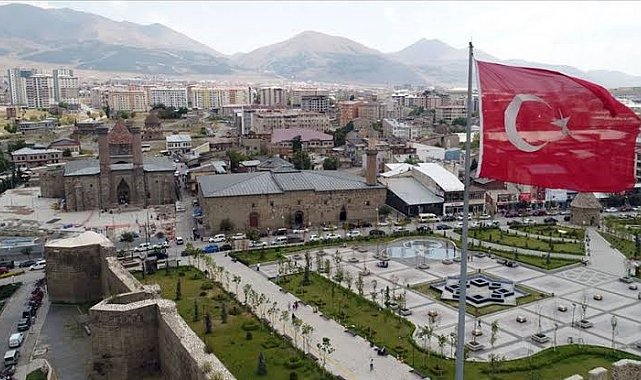 Milli Eğitim Müdürü Yıldız; "Erzurum, tarihin her döneminde olduğu gibi Kurtuluş Savaşı'mızın da öncüsü olmuştur"