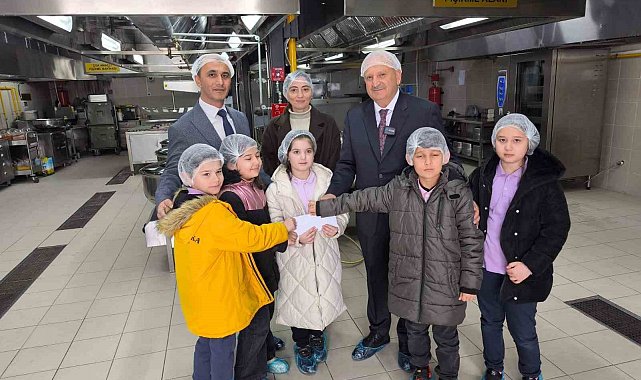 Minik öğrenciler harçlıklarını ihtiyaç sahipleri için bağışladı