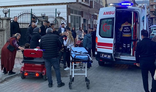 Motosiklet ile otomobil kafa kafaya çarpıştı: 4 yaralı