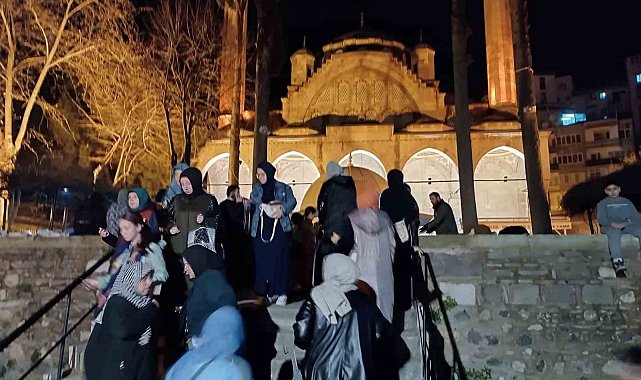 Muradiye Camiinde Kadir Gecesi yoğunluğu