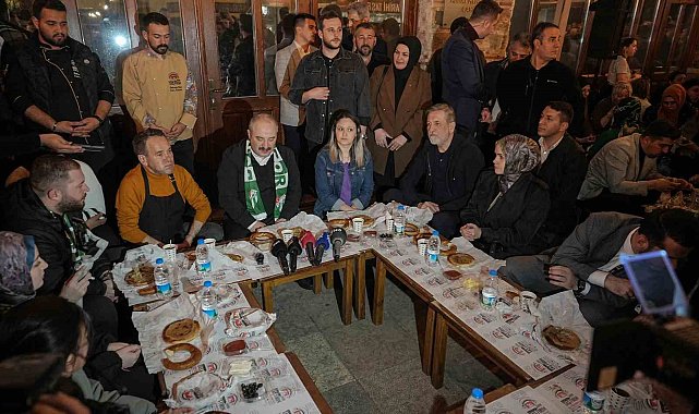 Mustafa Varank, Bursa'da vatandaşlarla sahurda bir araya geldi