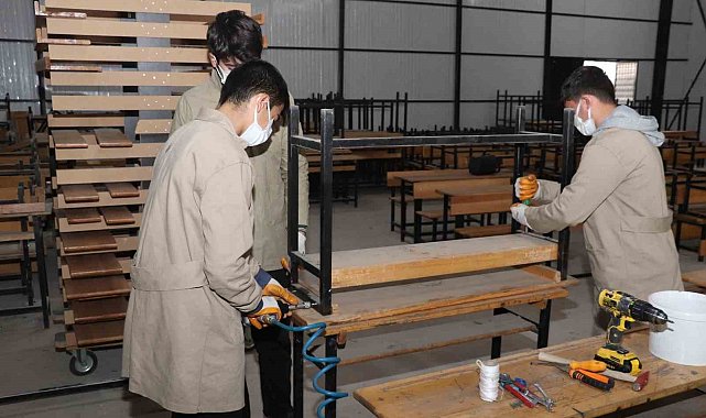 Öğrenciler, yeniliyor sıralar okullara dönüyor