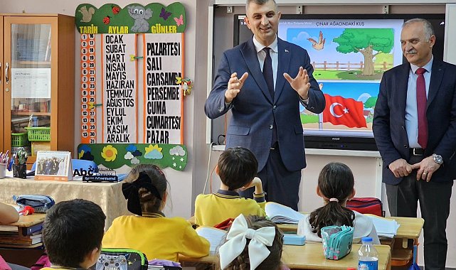 Öğrenciler yerel yönetimleri belediye başkanından öğrendi