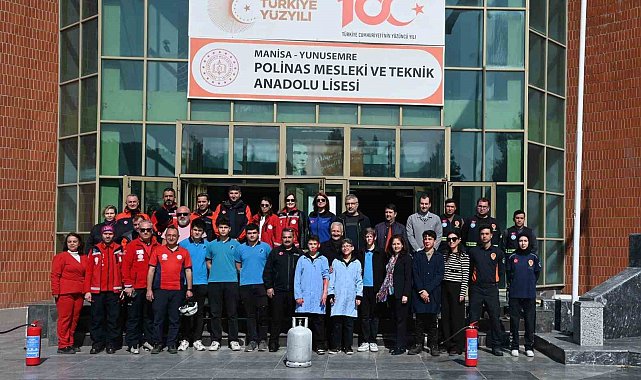 Öğrencilere deprem tahliye tatbikatı