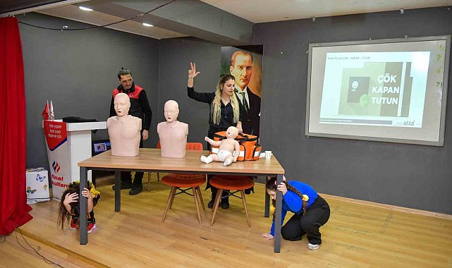 Okullarda deprem bilinci ve temel ilk yardım eğitimleri hız kesmeden devam ediyor