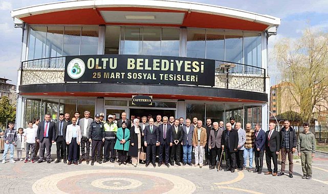 Oltu'da bayramlaşma coşkusu sürüyor