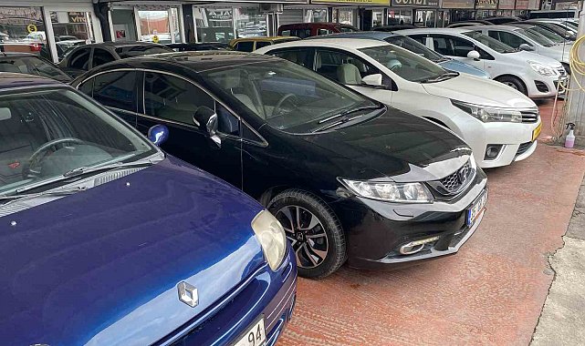 Oto galericiler eski bayramları arıyor