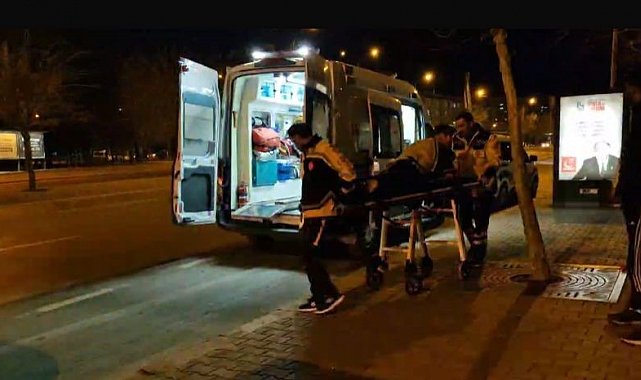 Otomobilden rastgele ateş edildi, kaldırımda yürüyen genç yaralandı