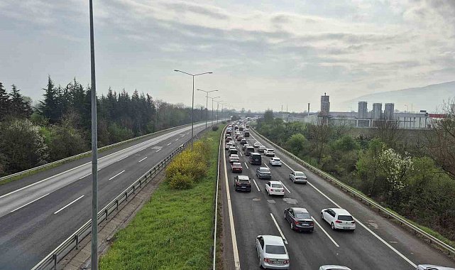 Otoyolda uzun kuyruklar oluştu