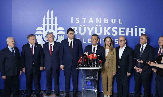 Özgür Özel "Tüm İstanbulluları akşam Saraçhaneye bekliyoruz"