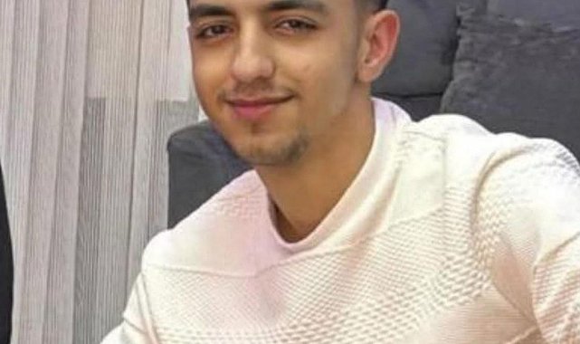 Patnoslu 17 yaşındaki genç halı sahada kalp kirizi geçirip hayatını kaybetti.