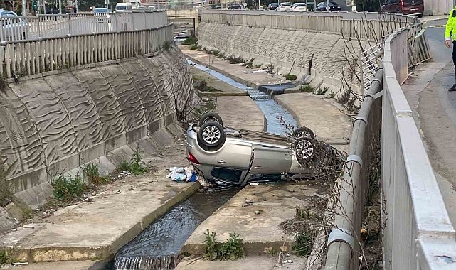Pendik'te kontrolden çıkan araç dereye uçtu: 5 yaralı