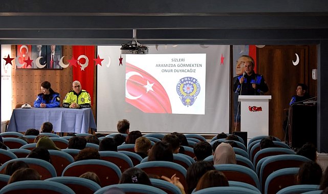 Polis ekipleri öğrencileri bilgilendirdi