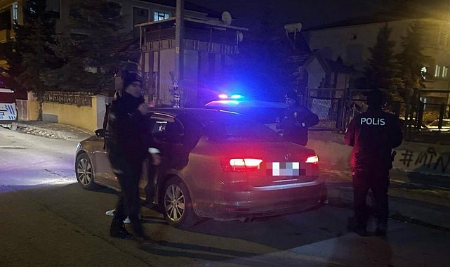 Polisten yurtlar önünde sıkı denetim