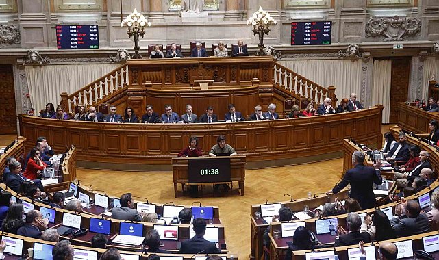 Portekiz'de güvenoyu alamayan hükümet düştü