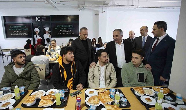 Prof. Dr. Karabulut, öğrenciler ile iftar yemeğinde bir araya geldi