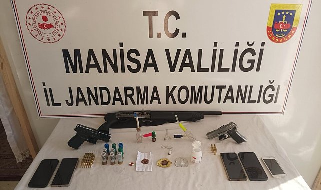 Ruhsatsız silahlarla yakalandılar