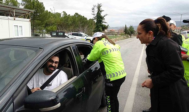 Saatte ortalama bin 700 aracın geçtiği Burdur'da bayram denetimleri sıklaştırıldı