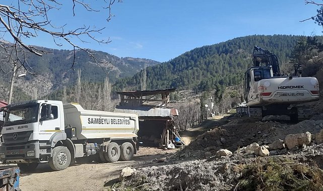 Saimbeyli'de yol bakım ve genişletme çalışmaları