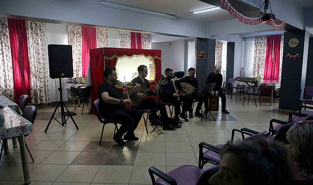 Sakarya Büyükşehir'den yaşlıların yüzünde tebessüm olan ziyaret