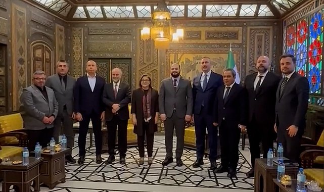 Şam'daki tarihi Emevi Camii, Gaziantepli halıcılar tarafından dokunan halılarına kavuştu