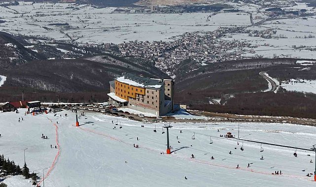 Samsun'daki kayak merkezinde vatandaşların kar eğlencesi sürüyor