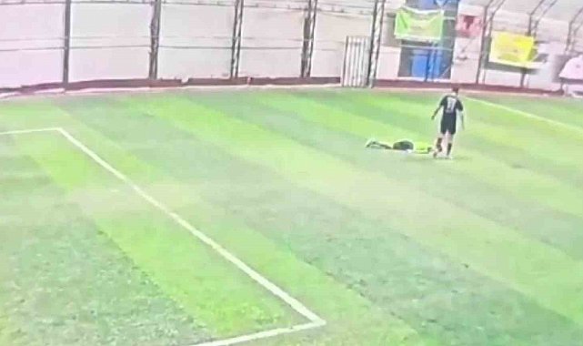 Sancaktepe'de halı sahada fenalaşan 17 yaşındaki genç hayatını kaybetti