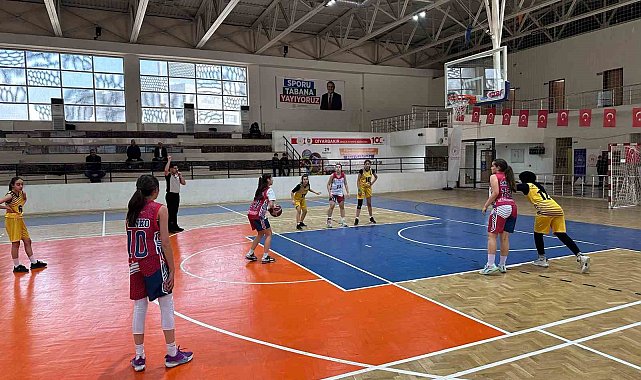 SANKO Okulları basketbolda namağlup bölge şampiyonu oldu
