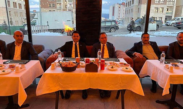 Sarıkamış MHP ilçe teşkilatı iftarda buluştu